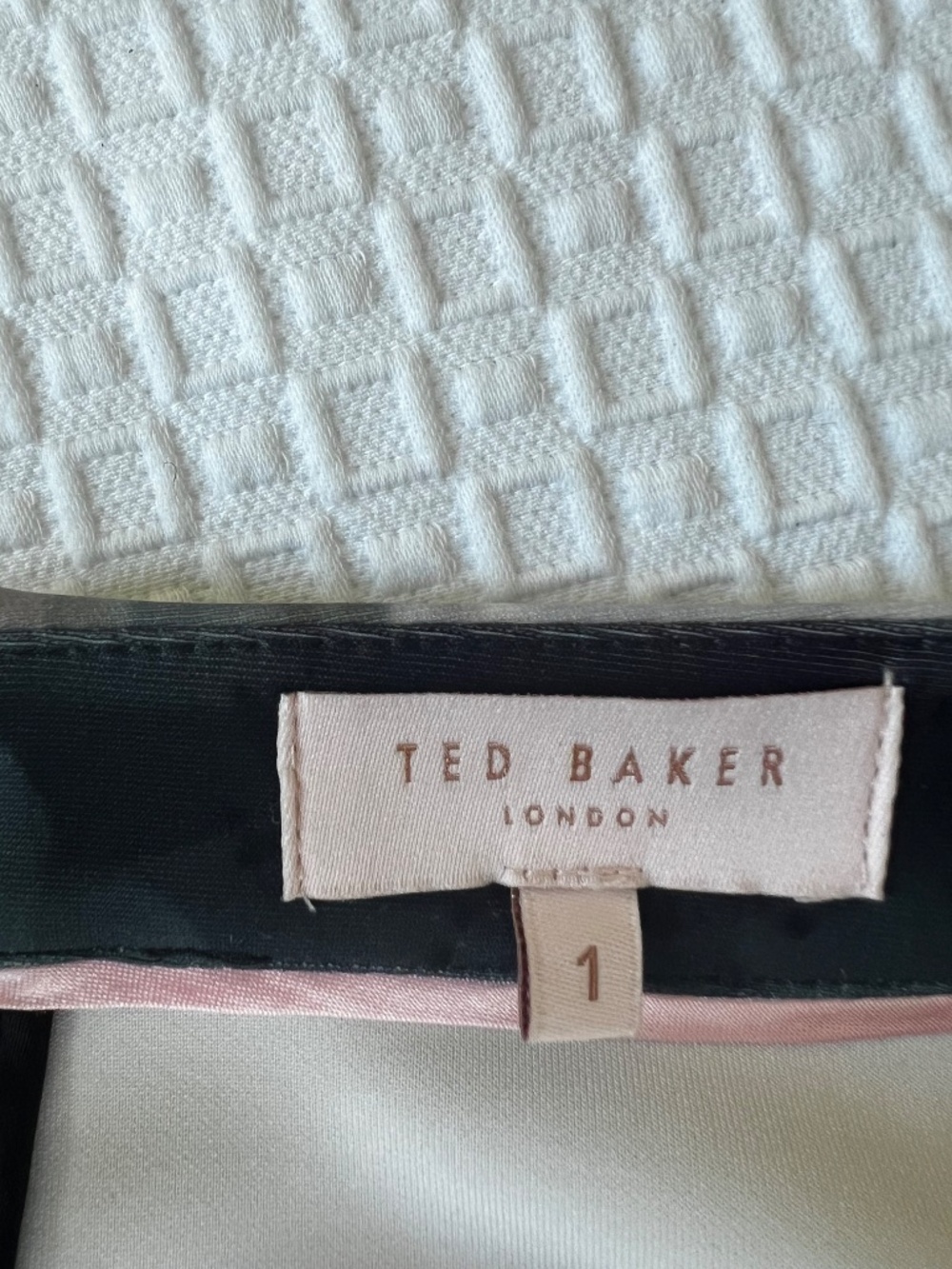 Ted Baker Chelsea black floral print pencil skirt UK 1, US 4 - Picture 4 of 9